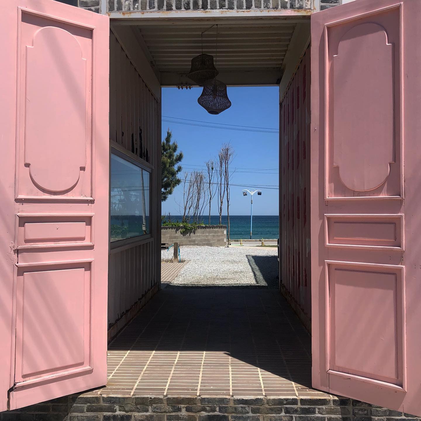 핑크 문을 열면🏰🏝