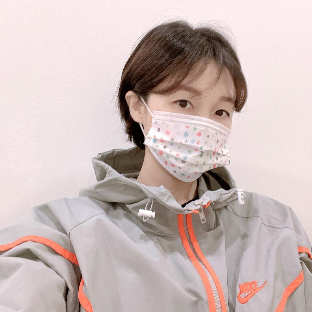  “#협찬 #덴탈마스크 여름이 코 앞인데 아직까지도 마스크에서 벗어나지 못하고 있는중 이왕이면 #예쁜마스크 가 좋은 것 같아서 착용해봤는데 하나같이 다 맘에 들어 직장에서 마스크 관심 좀 받은 #코모드디자인마스크 라며 여기저기 소문냈다 국내산…”