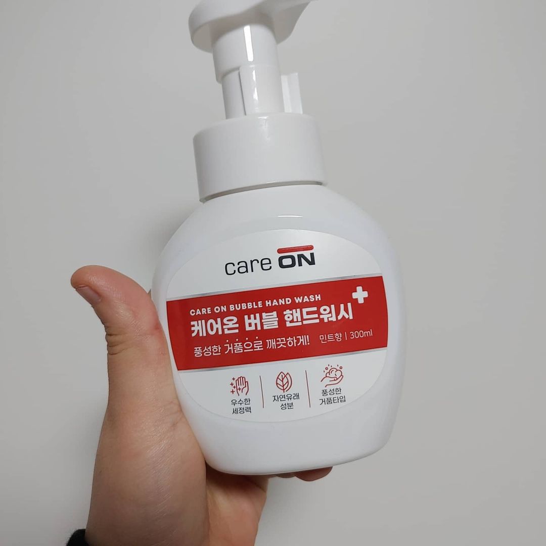  “#협찬 요즘같은 시국에 꼭 필요한 개인 위생제품을 케어온에서 협찬받았다. 케어온은 의약외품 제품들이 여러개 있는데 살균효능 및 인체사용에 대한 안정성이 검증된 제품으로 의약외품 허가를 받지 않고 제조되는 것들과 다르당 올 ㅋ 좀 멋진데 ?…”
