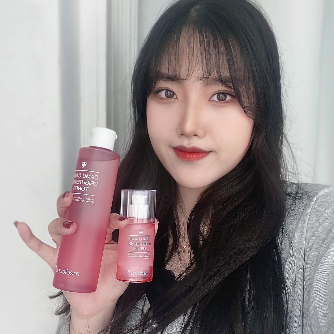  “메디큐브 카무카무 잡티 2종 세트💝 #협찬 이 제품은 멜라닌과 각질을 제거하여 환한피부를 만들어주는 잡티토너인데요 ! 나이아신아마이드가 함유된 식약청 고시 미백 기능성제품으로 피부톤을 환하게 케어해주는 제품이에요 끈적함없이 스며드는 제형이라…”
