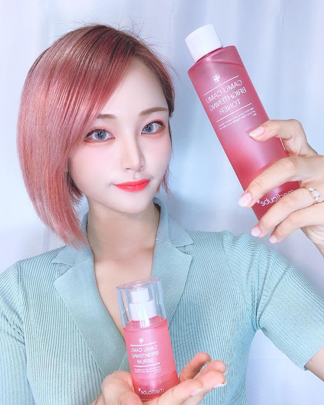  “카무카무 잡티 듀얼 세트가 출시 되었다고 합니다🌸💕 토너와 앰플 제형이 촉촉하고 흡수가 잘되서 요즘 즐겨 쓰고있어요😝👍 . . . . . . #메디큐브 #카무카무잡티세럼 #카무카무잡티토너 #피부하얘지는법 #미백세럼추천 #근본적인미백케어 #세럼…”