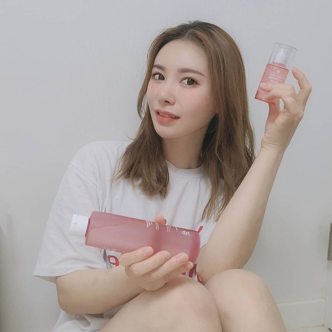  “💕카무카무 잡티 토너 & 앰플 💕 끈적임없이 매끈매끈하게 촉촉 발린다욤❤ 멜라닌&각질을 부드럽게 제거하여 환한 피부를 만드는데 진심인 카무카무 잡티 토너💦 넌 오늘부터 육아로 뒤집힌 내 기미잡티를…”