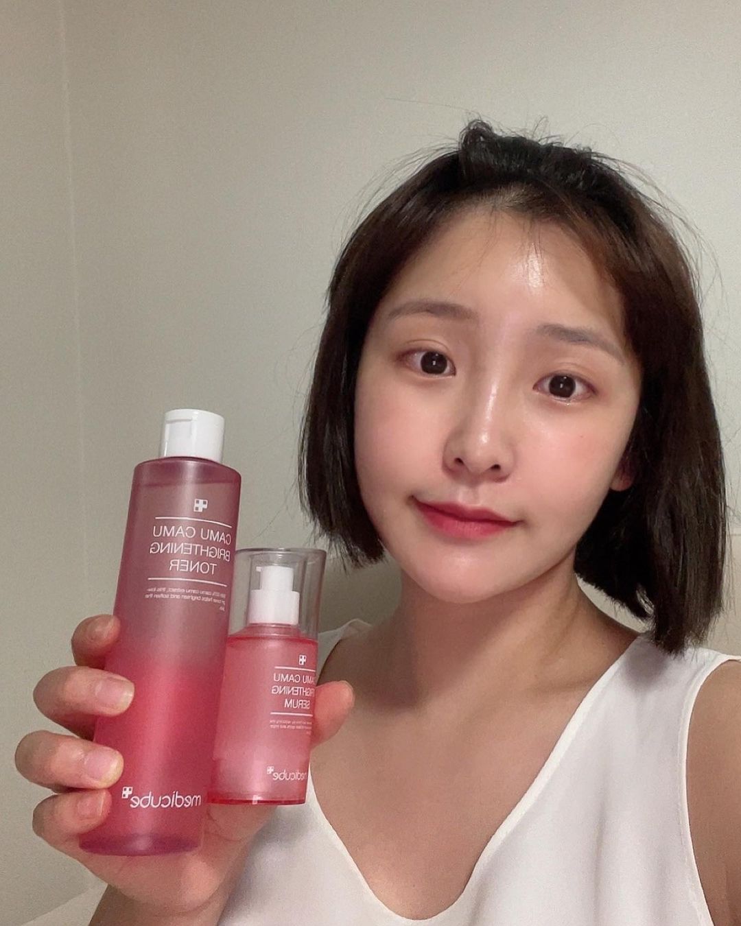  “#협찬 신개념 저자극 트리플 케어 솔루션 토너,앰플! #카무카무잡티토너 는 비자극성이라 엄청 순한 제품이에요:) 워터 타입이라 흡수력이 빨라 마무리감이 산뜻해요ᰔ 미백케어 제품이라 미백 원하시는 분들은 무적권 구매 고고 주근깨 기미 잡티 한번에…”