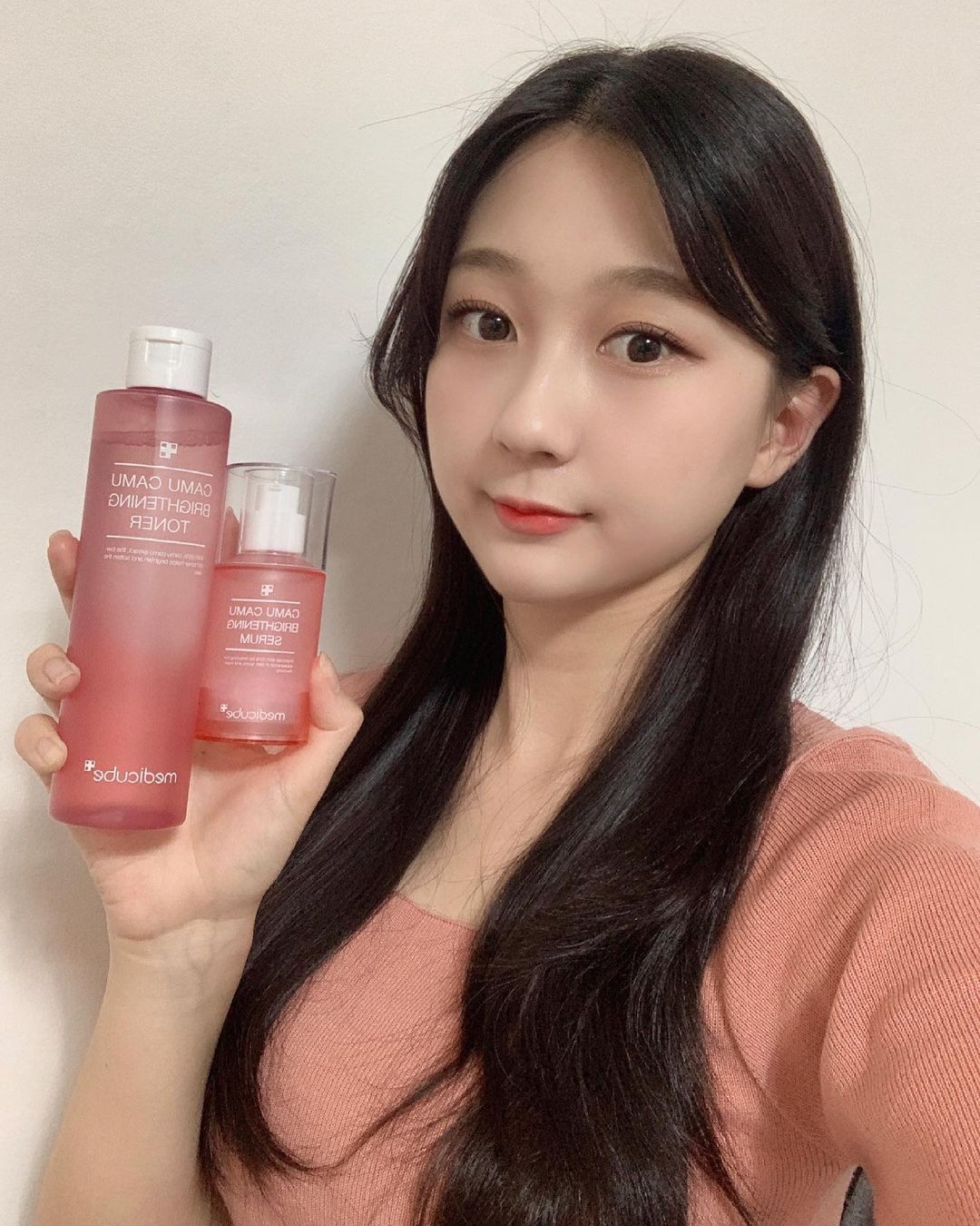  “#협찬 ▪️메디큐브 카무카무 잡티 2종세트 - 미백 기능성제품으로 강력한 미백효과와 거뭇거뭇한 잡티와 얼룩덜룩한 피부톤을 진짜 하얗고 환하게 케어 가능 - 식약처 고시 미백 기능성 성분, 나이아신아마이드가 함유되어 진짜 미백 효과가 있는 카무카무…”
