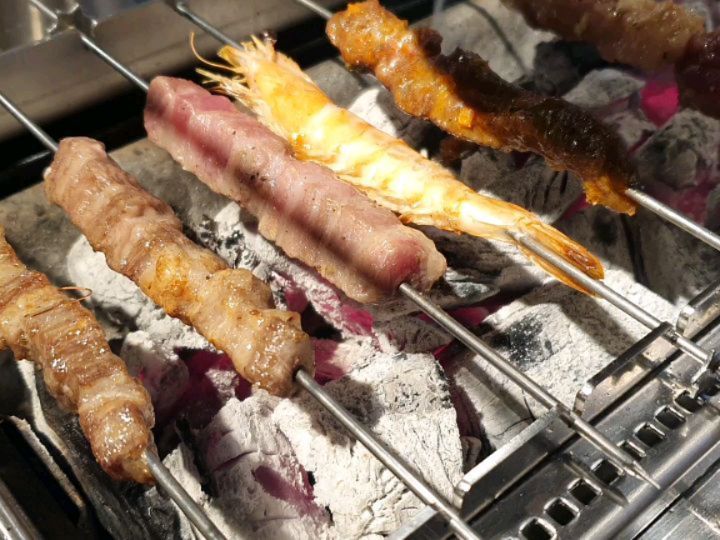 오랜만에 양꼬치 먹방
.
리얼 JMT!
.
직원분들도 다 친절하심
.
무한리필이라 가성비도 굳굳
.
마라탕 볶음밥도 맛있다
.
전에 연남동 본점에도 갔었는데 이번에 왕십리 먹자골목에도 생긴듯
.
영업시간 : 매일 13:00~01:00(지금은 거리두가로 10시까지?)
.
#협찬 #왕십리맛집 #왕십리양꼬치 #왕십리무한리필 #한양대양꼬치 #한양대맛집 #미미램양꼬치한양대점 #양꼬치좋아