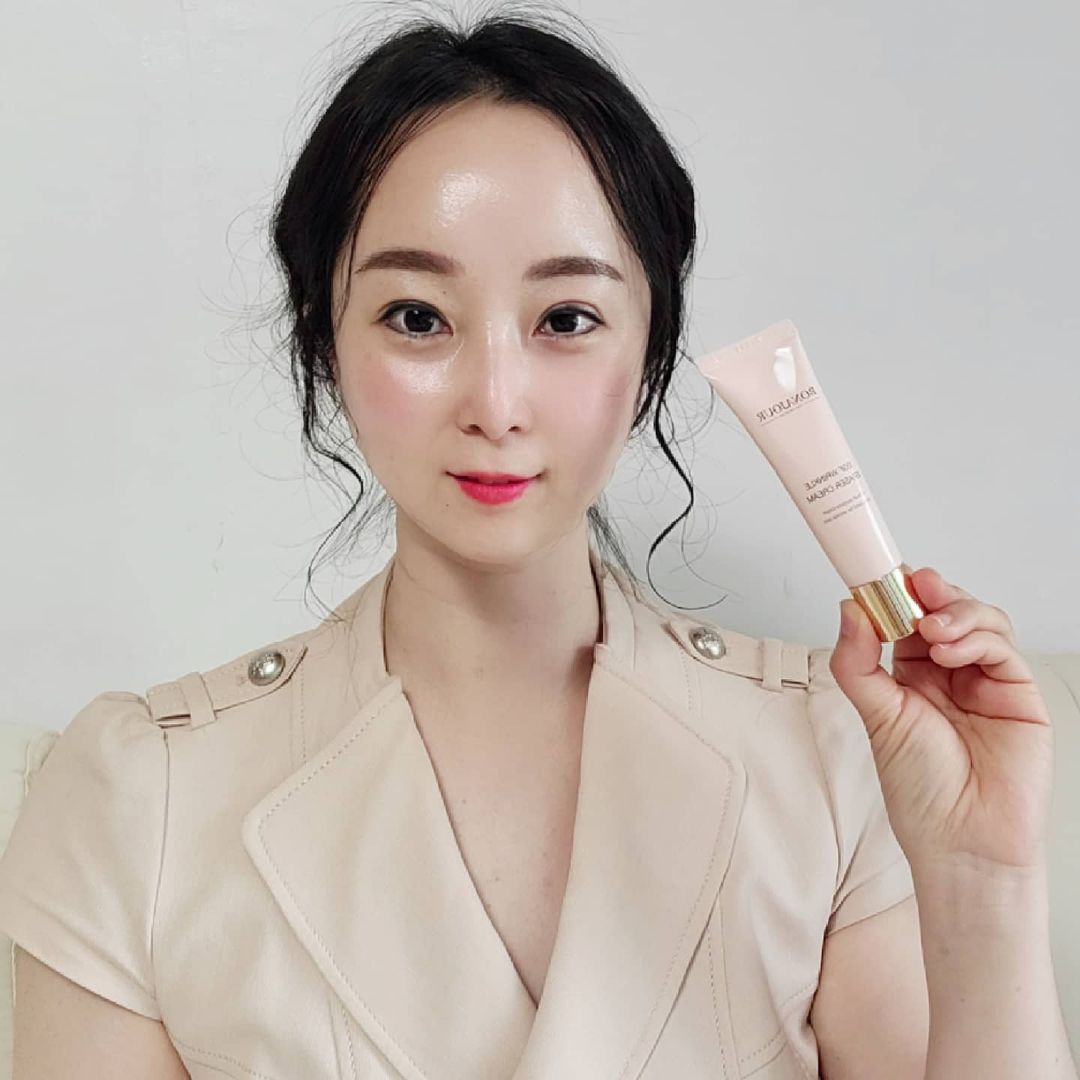  “#협찬 주름 지우개~EGF 링클이레이저 크림💕 ❣한해 한해 눈가의 주름 입주위의 팔자주름 미간의 주름때문에 신경쓰일때가 많아요. 요즘 햇볕이 강해지면서 피부도 건조하다보니 주름이 더 눈에 띄네요. ❣요 EGF 링클이레이저 크림은 비건 뷰티…”