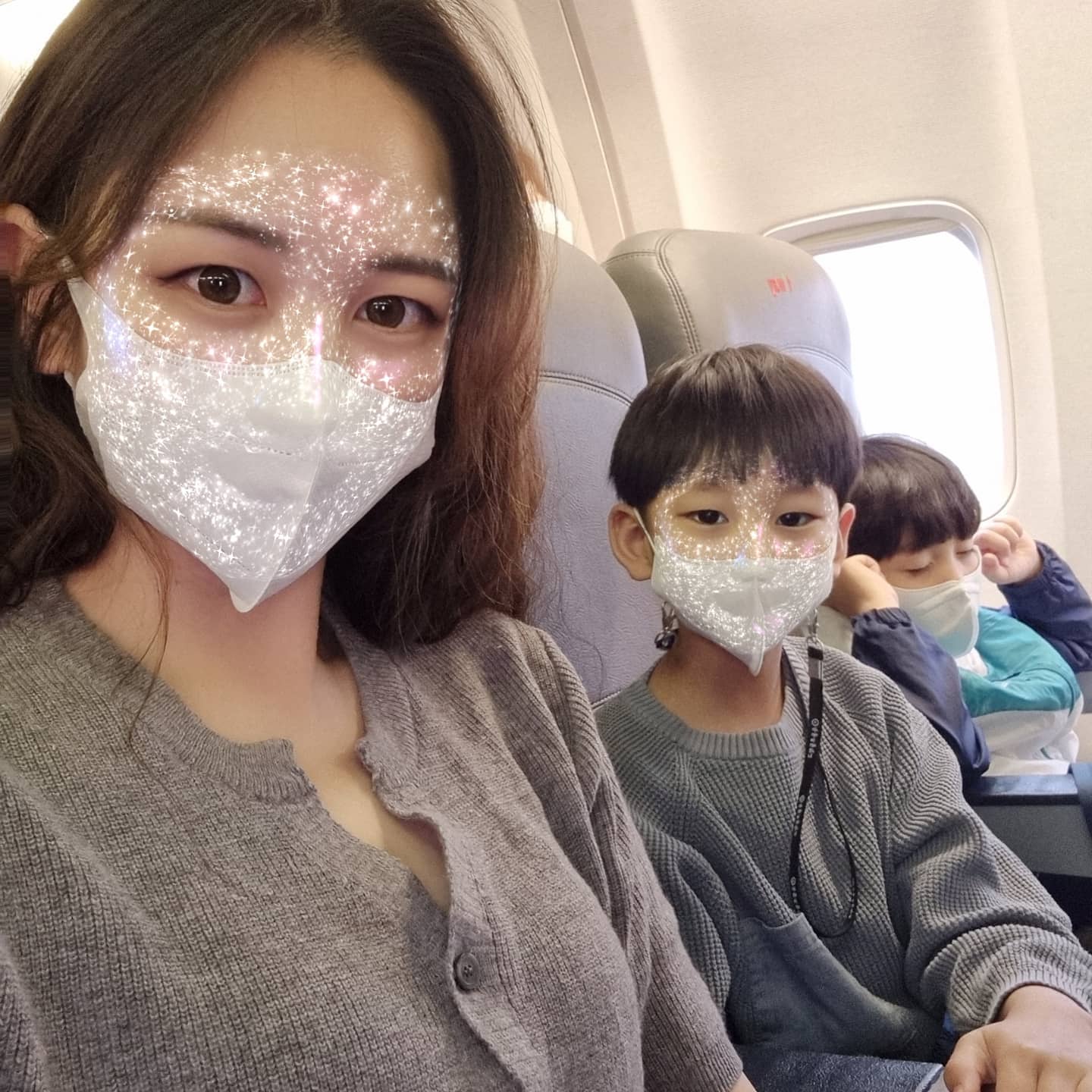 우형제네 가족 제주도여행 다녀왔어요ㅋㅋㅋ

간만에 여행이라 큰 마음먹고 갔는데
아이들도 너무 좋아하고

솔직히 엄마가 제일 신났던 여행💞