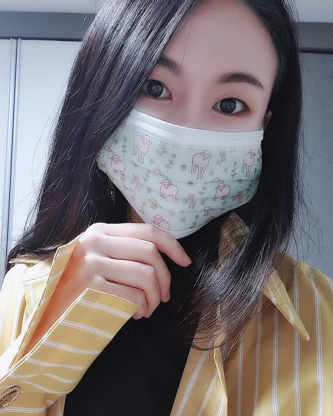  “#협찬 평범한 마스크는싫다 #패션의완성마스크 코모도마스크는 숨쉬기편하고 목화솜필터로 구취 탈취효과에 좋아요 마스크장시간쓰고있으면 장난아닌데 구취 거의 나지않아요 또한 목화솜자체의 흡수성이 상당히 좋아서 장시간 착용해도 마스크내부가 눅눅함이…”