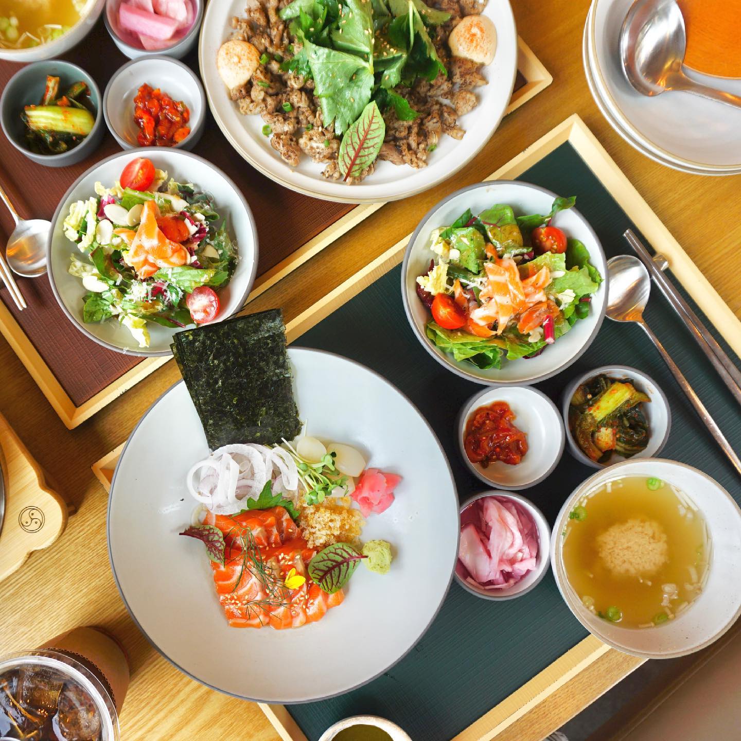 #바브로 에서 밥먹고 #채그로 에서 책읽음📚
해물솥밥 진짜 맛있고 분위기 굿굿🖤
.
.
.
#먹방#먹스타그램#먹팔#먹팔환영#먹스타그램맞팔#먹스타맞팔 #먹스타 #먹방투어 #먹부림 #소통#좋아요 #팔로우#선팔맞팔#맞팔환영#맛집추천#lfl#followforfollowback #좋반#좋튀#좋반테러 #선팔하면맞팔 #선팔맞팔 #선팔댓글 #likeforlikes #ffff #서울맛집#맛집추천#마포맛집 #마포데이트