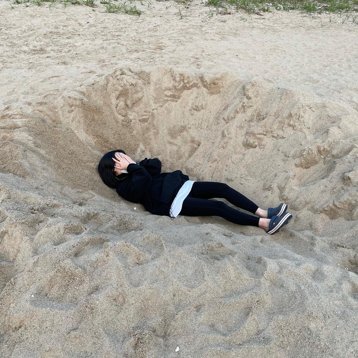 모래 파져있으면 들어가고 싶은 인간 심리🤔