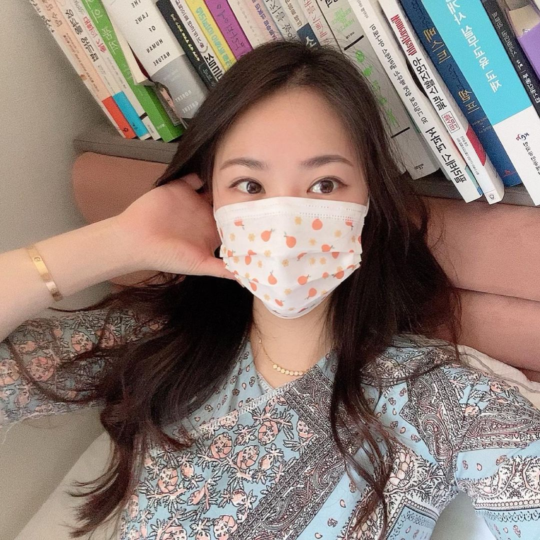  “모든 원자재 국산품인 마스크 추천합니당!! 무조건 필수템 ㅎㅎ 마스크 귀여웡 😍 국내산 목화솜 필터를 사용하여 입냄새 탈취효과가 상당히 좋습니다.도 입냄새가 거의 나지 않는다는 점! 흡수성도 좋아서 축축하지아요. ㅎㅎ 써보면 고급 마스크라는 것을…”
