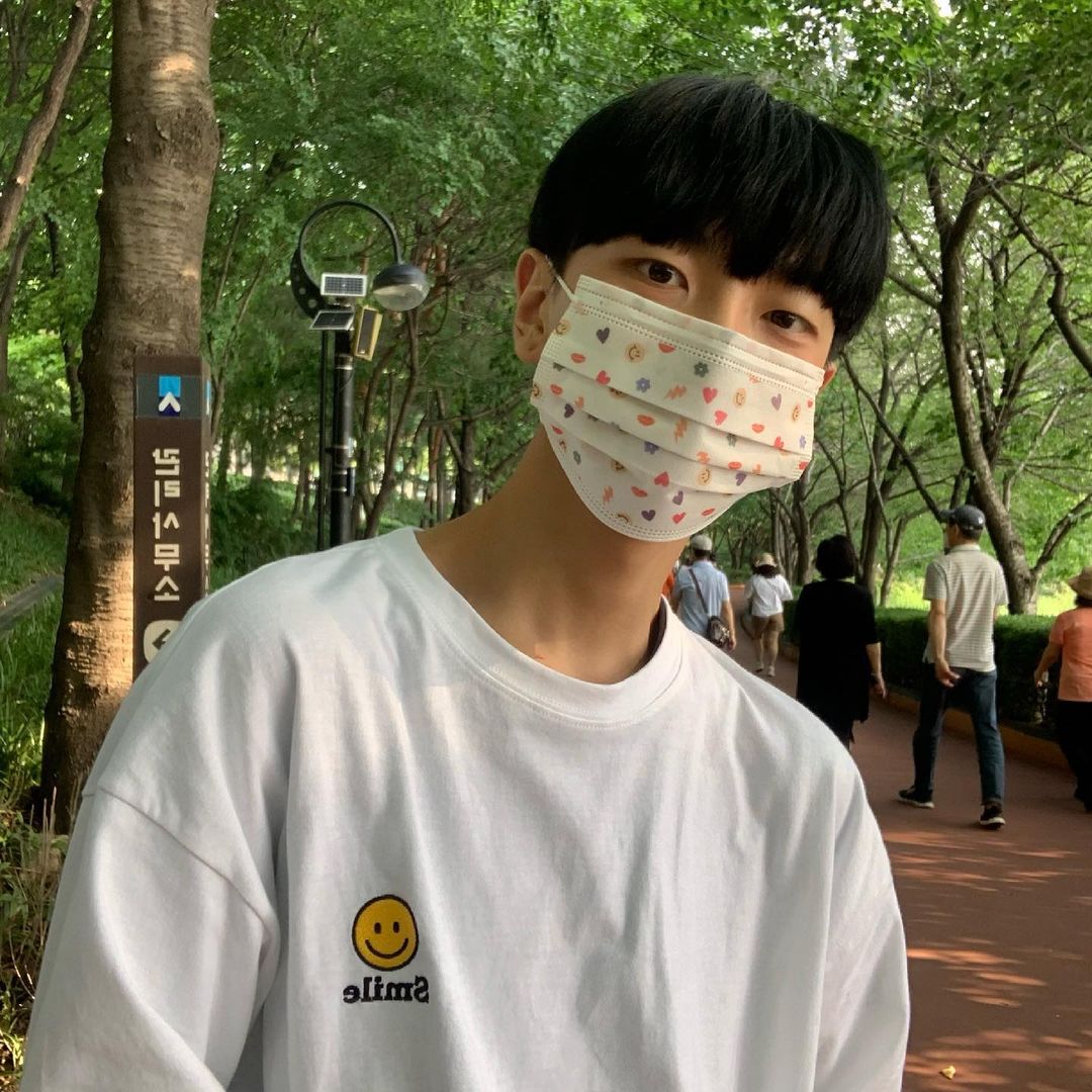  “코모드 마스크 . 100% 목화솜으로 제작된 이 마스크는 숨쉬기가 편하고 탈취력이 좋다고 합니다:) 무엇보다 순하기 때문에 아이들에게도 부담없기때문에 좋은것같아요! 초소형부터 대형까지 다양한 사이즈가 있으며 300여가지에 캐릭터뿐만아니라 다양한…”