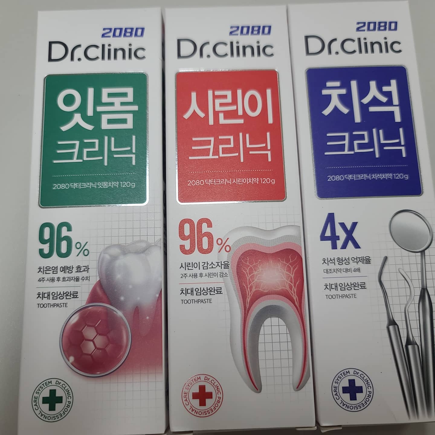 #aklover제품지원
시린이/잇몸/치석제거를 위해 사용중인 치약을 소개해보려고 해요!

저는 잇몸이 약하고 이가 자주 시린편이고, 신랑은 이빨  사이에 끼는 치석 때문에 치약을 무엇으로 할지 정말 고민을 많이 했어요.

2080 닥터크리닉 치약은 다양한 구강 질환을 케어 할 수 있는 제품 구성으로 마음을 사로잡았답니다

※시큰시큰 시린이 때문에 고민 되는 분들을 위한 #시린이치약
♥4가지 잇몸 질환 복합 처방으로 효과적인 잇몸 크리닉!
#이시림 #시린이 #시린이치약추천 #시린이완화#청쾌한허브향

*잇몸이 붓고 피가 나서 잇몸케어를 하고 싶으신 분들을 위한 #잇몸치약
♥2가지 잇몸 질환 핵심 처방으로 효과적인 잇몸 크리닉!
#잇몸치약추천 #잇몸관리 #잇몸케어 #잇몸건강#프레쉬민트향

*이 사이에 지저분하게 쌓이는 치석고민이 있는 분들을 위한 #치석치약
♥TSPP 성분의 강력한 치석케어 / 1450ppm 고불소 처방으로 충치까지 관리!
#치석예방 #치석관리 #치태 #프라그 #플라그#아이스민트향

#애경 #aklover #2080 #2080닥터크리닉