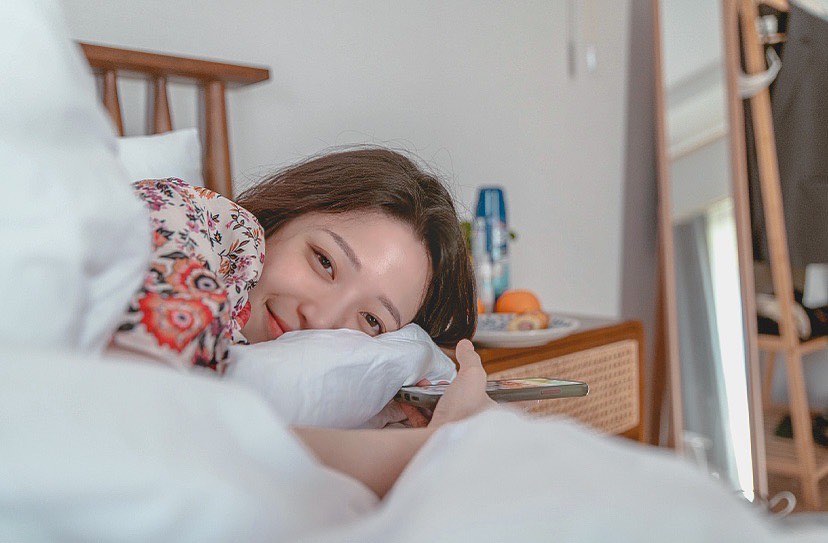 일요일, 본가에서 엄마밥으로 배 두둑히 채운 뒤, 에어컨 살짝 냉기 돌 정도로 켜두고 뽀송한 이불 속에 들어와서 넷플릭스 보는 삶💓
(지금 시청 중인 프로그램은, 결혼작사이혼작곡. 하다하다 이제 불륜드라마까지.소중한 일요일을 채울 왓차&넷플릭스 추천받습니다. 세상망하는 디스토피아류 좋아합니다. 재난..질병 등등 사실 로맨스만 빼면 다 좋답니다.)