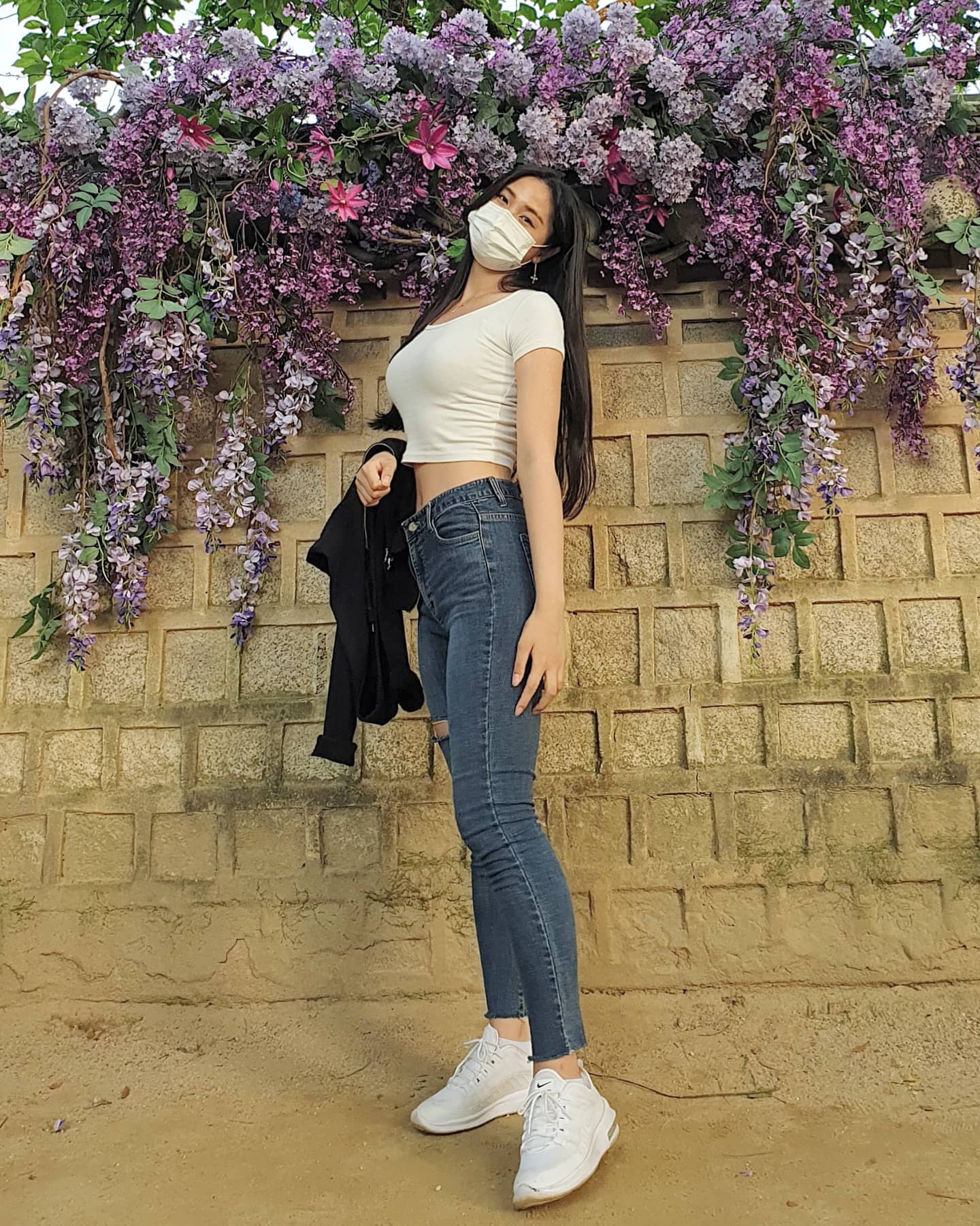 꽃사이 💐 

일요일은 놀러가는 날💘💘

#광명 #안양 #수원 #fff #일상스타그램 #얼스타그램 #셀스타그램 #선팔하면맞팔가요 #맞팔100 #좋반100 #칼맞팔 #좋아요반사 #첫줄좋반 #반사 #좋테 #좋반 #좋반댓 #첫줄반사 #like4likes  #선팔하면맞팔 #맞팔 #선팔 #오오티디 #ootd #디엠환영 
#followforfollowback #follow4like #f4f