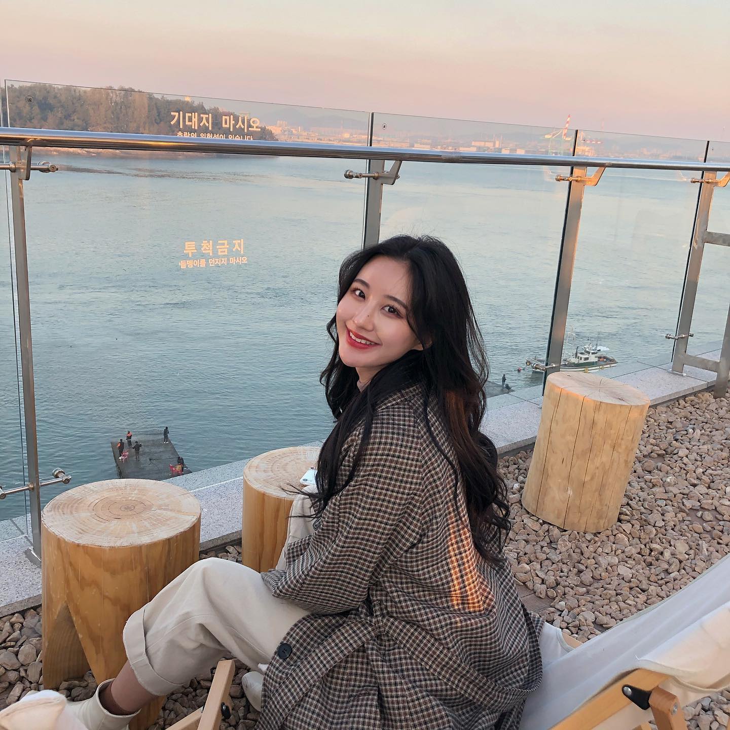 요즘 피드에 바다사진들이 많이 보이는걸보면
이제 진짜 여름 맞구나 !! 라는 생각이 들어요 😳

매번 덥다고, 쪄죽겠다고 투덜대면서도 
올해의 여름은 또 어떤 행복으로 채울지 기대되는건 저뿐만이 아니겠죠 🥰

그나저나 바다 가고싶어요 엉엉 😭💙
⠀