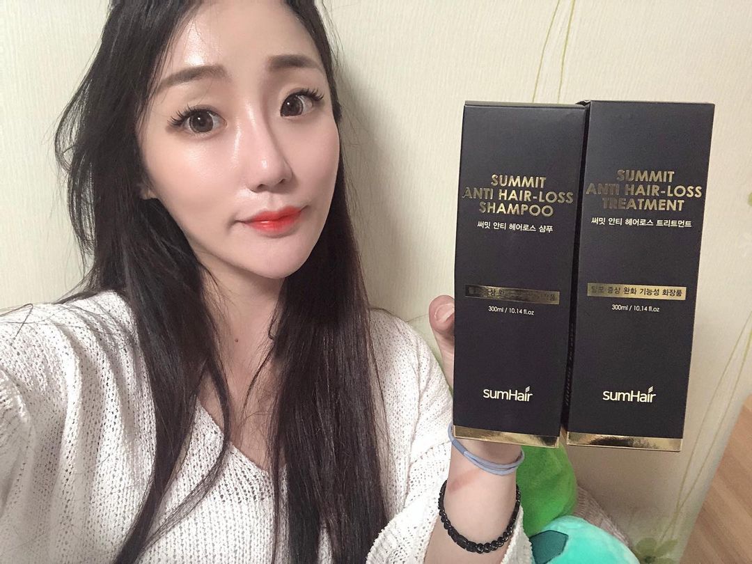 상아가씨⚾️💕 on Instagram: “#협찬 @sumhair.official #탈모샴푸 #탈모케어 . 탈모예방 샴푸임에도 달달한 향에 놀라..움! 하지만 그에비해 5가지 블랙푸드성분 함유에 무실리콘 베이