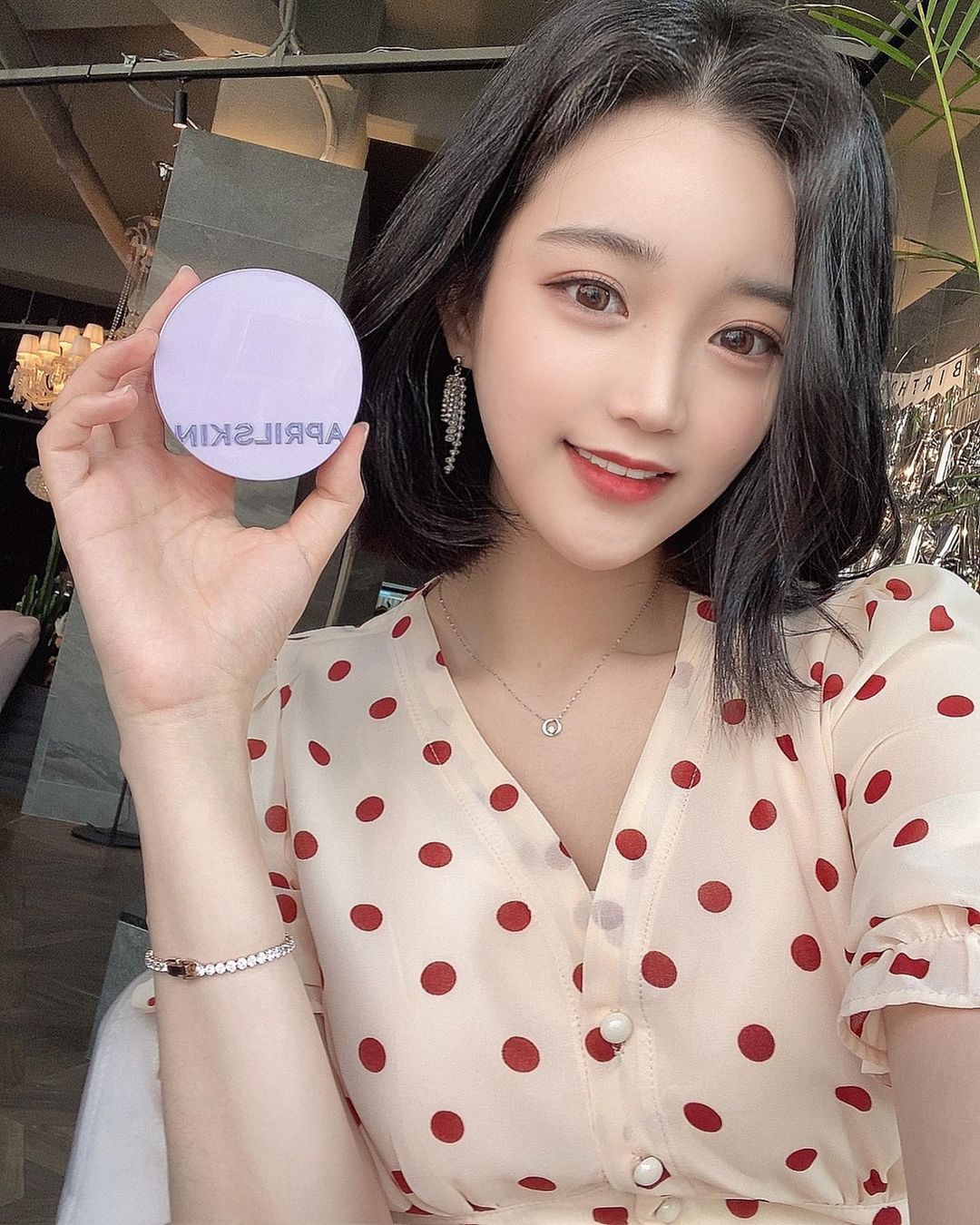 변하율 on Instagram: “#광고 요즘 쿠션에서 가장 중요한 건 마스크에 안 묻어나는 것✨ 돌다돌다 정착한 내 쿠션 에이프릴스킨 초슬림쿠션ღ˘⌣˘ღ #에이프릴스킨 #aprilskin #초슬