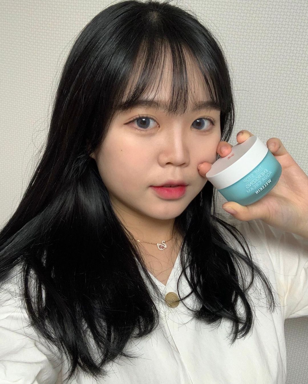 서진영 on Instagram: “#광고 웰스킨_ 타임스탑 에너자이징 아쿠아크림 여름 크림을 사용하다보면 건조함이 느껴질 때가 많았는데 웰스킨 제품은 여름수분크림으로 가벼우면서도
