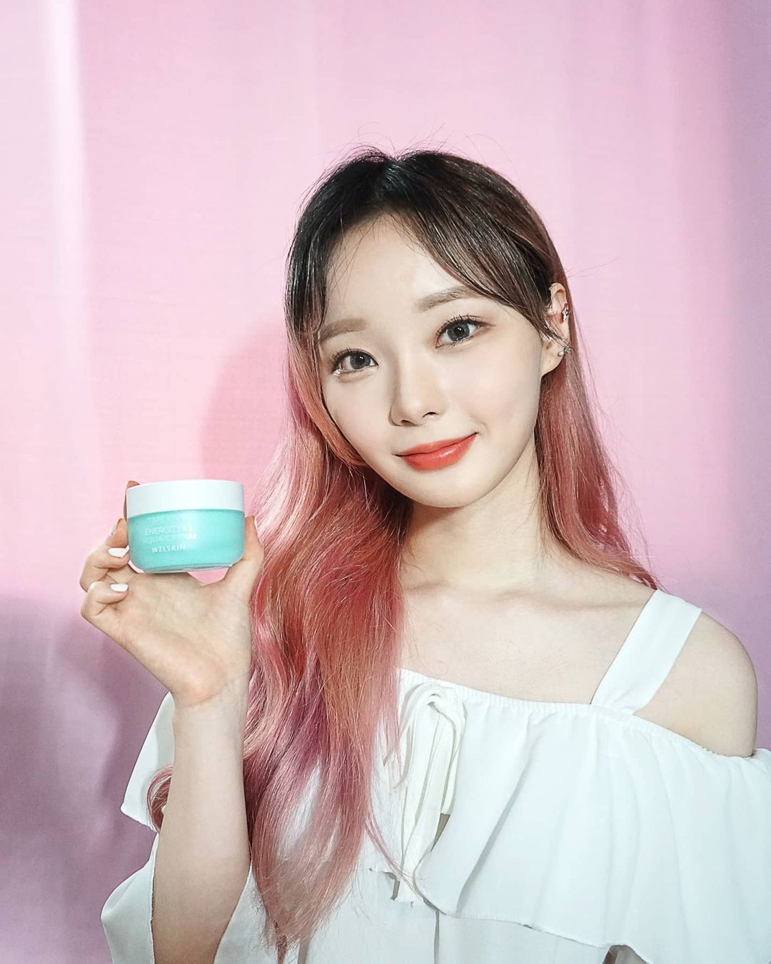 안이 Ahny on Instagram: “#협찬 수분감 많고 쿨링감있는 쿠션💧 기초단계에서 수분크림써야 메이크업이 잘 되는데 타임스탑 에너자이징 아쿠아크림 물건이네요👀 #수부지크림 #화잘먹크림 #