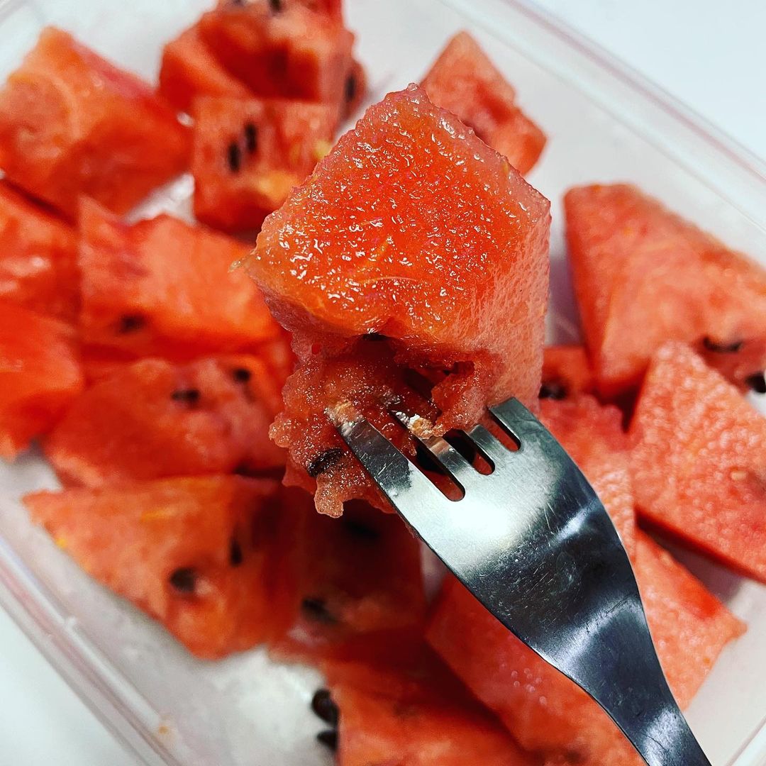 @0_0___x.x’s Instagram photo: “#광고 여름이 좋은 이유는 딱 하나! 맛있는 수박을 언제든 먹을 수 있다 🍉ʕ•ﻌ•ʔ🍉 . #망구네집수박 #망구네집 #이렇게맛있을수박”