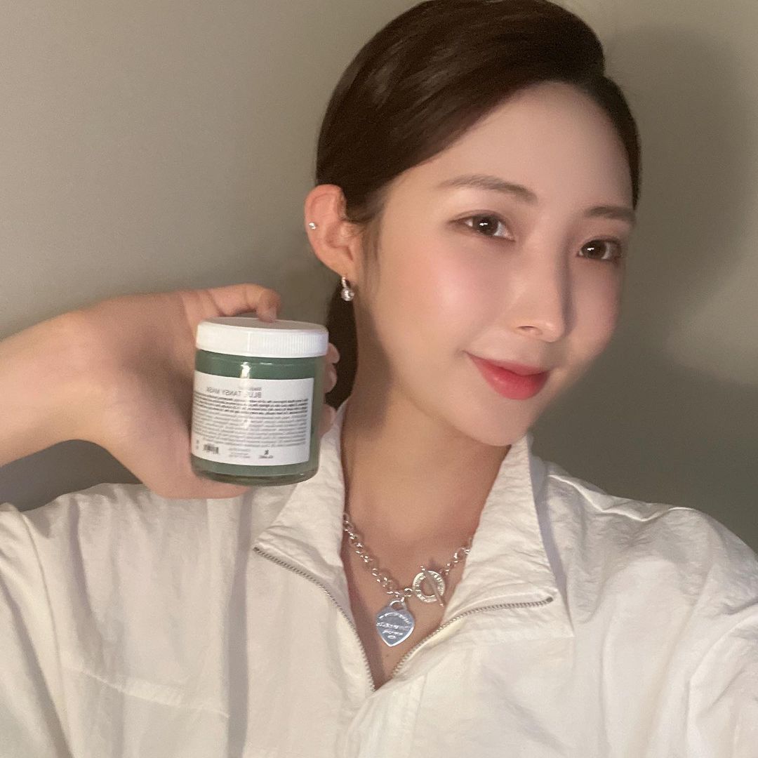 아수주 on Instagram: “#협찬 #광고 . 요즘 너무 자주 사용하고 있는 키라벨 마스크팩입니다! 맨날 마스크 착용하면서 홍조 트러블 자주 올라오는데 그럴 때마다 세안 후 바르면 잠깐 따