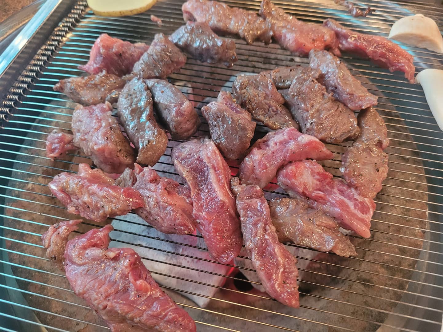 ⠀
오랜만의 외출!
역시 고기는 숯불에 구워먹어야징 ㅎㅎ
밥만 후다닥 먹고 집으로오기 !
⠀
#고기데이 #소갈비살 #양념소갈비살 #김포맛집 #양곡맛집 #김포소고기맛집
#김포고기집 #맛집추천 #김포외식