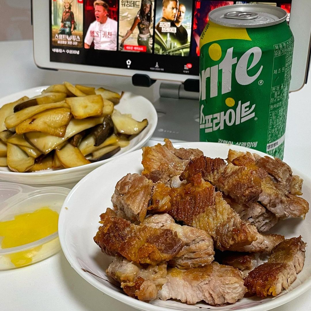 ♥️시공간의 맛집 여행♥️ on Instagram: “#협찬 <성진축산유통_ #뼈없는순살장독삼겹살 > 출근하느라 바쁜 한 주가 끝나면 주말에는 사부작사부작 뭘 만들어서