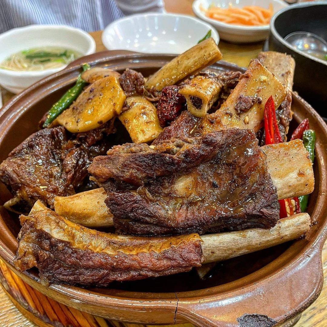 ♥️시공간의 맛집 여행♥️ on Instagram: “<압구정_ #강남면옥 > 냉면을 먹으러 갔다가 갈비찜에 빠져온다는 마법의 강남면옥에 다녀왔습니다! 직접 가보니 갈