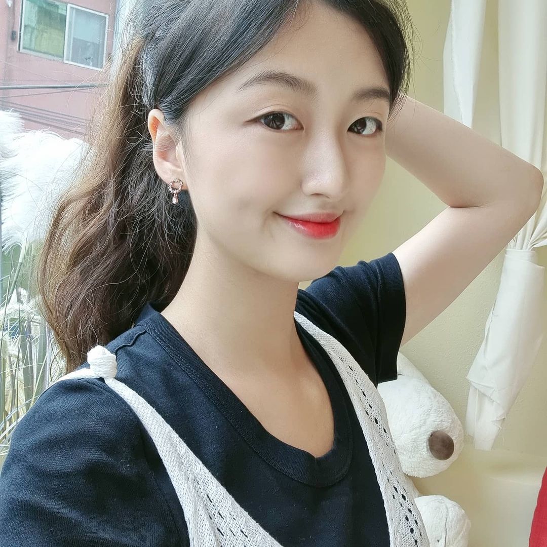오지은 on Instagram: “확신의 웜이 쿨톤틴트 바르다💄🤍 #틴트추천#워터틴트#쿨톤틴트#틴트#누디크#쿨톤틴트#립스타그램#립#립스틱#협찬”