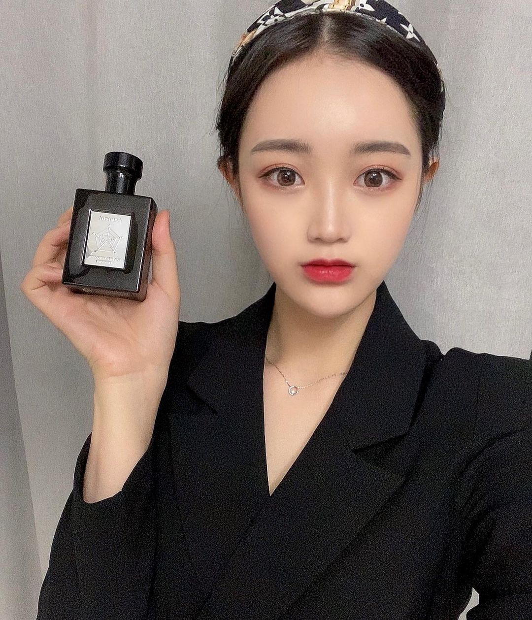 변하율 on Instagram: “친구가 뿌린 거 맡자마자 멱살 잡고 정보 캐내서 구매 후 세 통째 비운 인생 향수 #포맨트 ✨이렇게 원래 애용하던 제품이 협찬 들어올 때마다 항상 감사하고