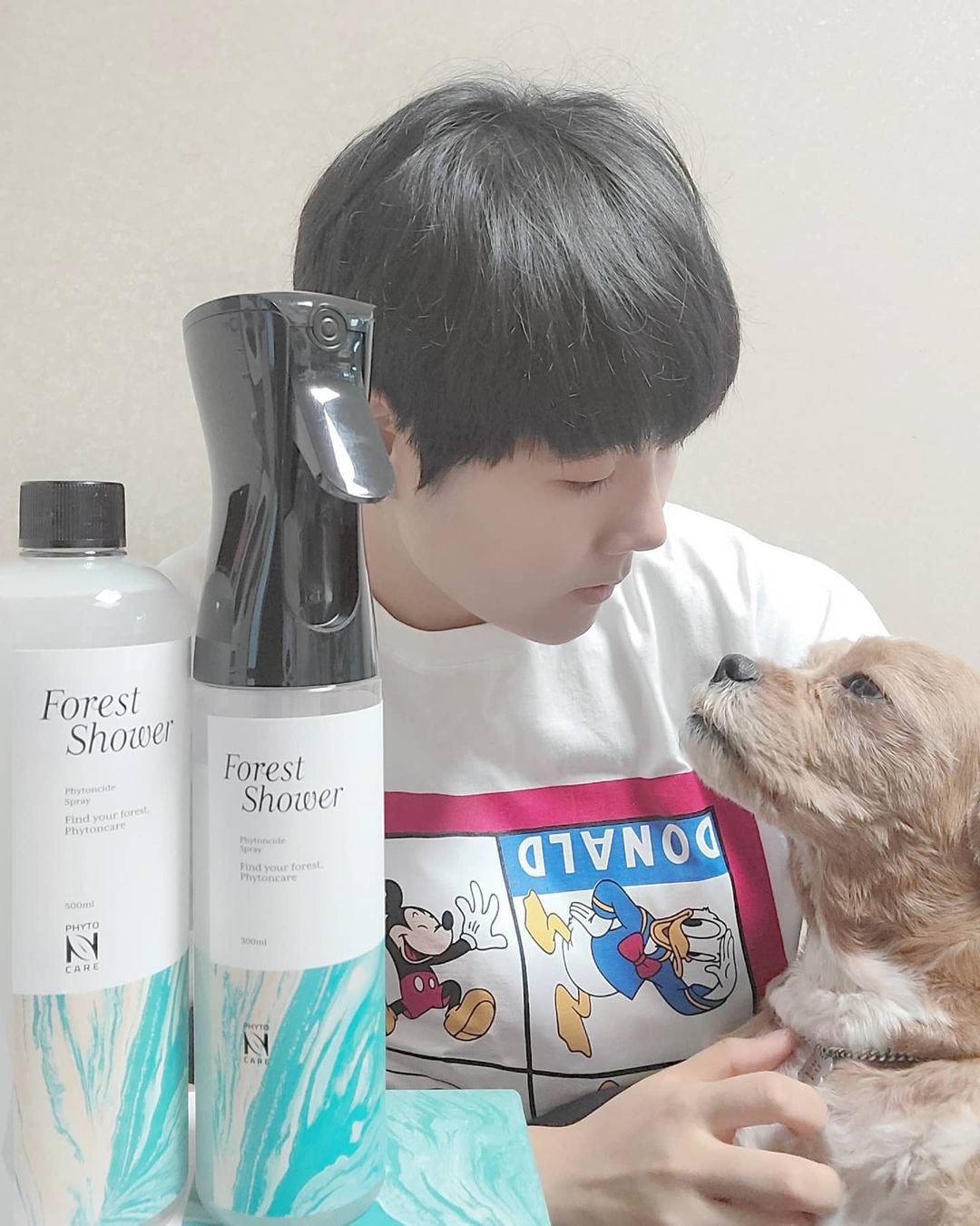 김시현 on Instagram: “#협찬 [피톤케어] 편백탈취제 포레스트샤워 @phytoncare.official . 장마철이 다시 왔습니다😭 습하고 꿉꿉하다 보니 집에초코 냄새가 좀 나기 시작 했는데 마침 탈취제를 보