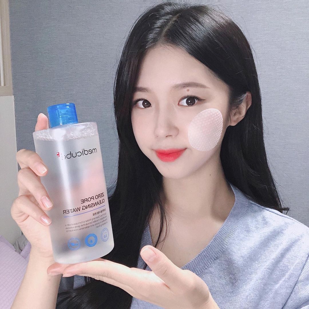 𝐇𝐚 𝐉𝐞𝐨𝐧𝐠 𝐘𝐮 하정 on Instagram: “2021.7.12 Monday 💙 화장 촉촉하게 잘지워지넹~ 속눈썹 연장한다고 워터 리무버만 쓰고 있었는데 믿고 쓰는 메디큐브😚 메디큐브 라인