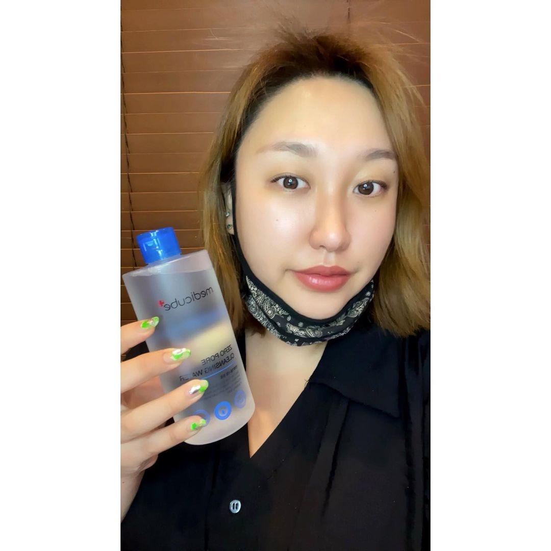 🍑 PEACH 🍑 on Instagram: “#제품협찬_메디큐브제로모공클렌징워터 정말 순한데 강력한 녀석 발견! 무색, 무향, 약산성인데다가 저자극 테스트까지 완료한 메디큐브 제로 모공 클렌징 와-타
