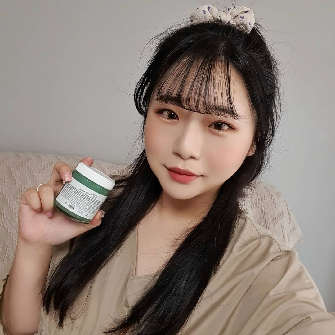 곤이 on Instagram: “#협찬 . 뿔난피부 속전 속결~ 나를 구원해줄 뷰티 급속템! 예뻐지는 뷰티템 #욕마스크 메디클리어 블루탄지 마스크 120ml(욕마스크)👍👍 . ✔예민 피부에도 사용가능하며