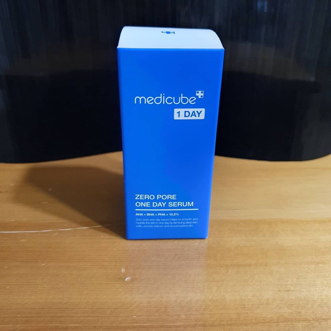 별솔 on Instagram: “#협찬 💙메디큐브 제로 모공 원데이 세럼💙 ✅마데카소사이드, 베타글루간, 알란토인 성분 함유! ✅아하 AHA + 바하 BHA + 파하 PHA, 핵심성분 15.2% 함유 모공 슈링크 공법으