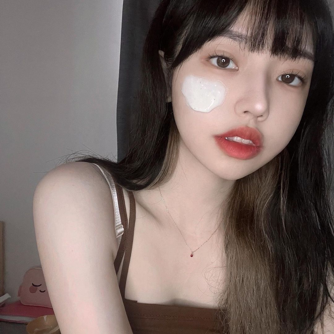 희진 (Heather) on Instagram: “#협찬 오늘도 무사히 마무리😌❤️ 진정부터 보습, 톤 개선까지 도와주는 프리미엄 모델링팩 🤭 조월은 한국 브랜드 중 유일하게 중국 샤오홍슈에서 2021 뷰티케