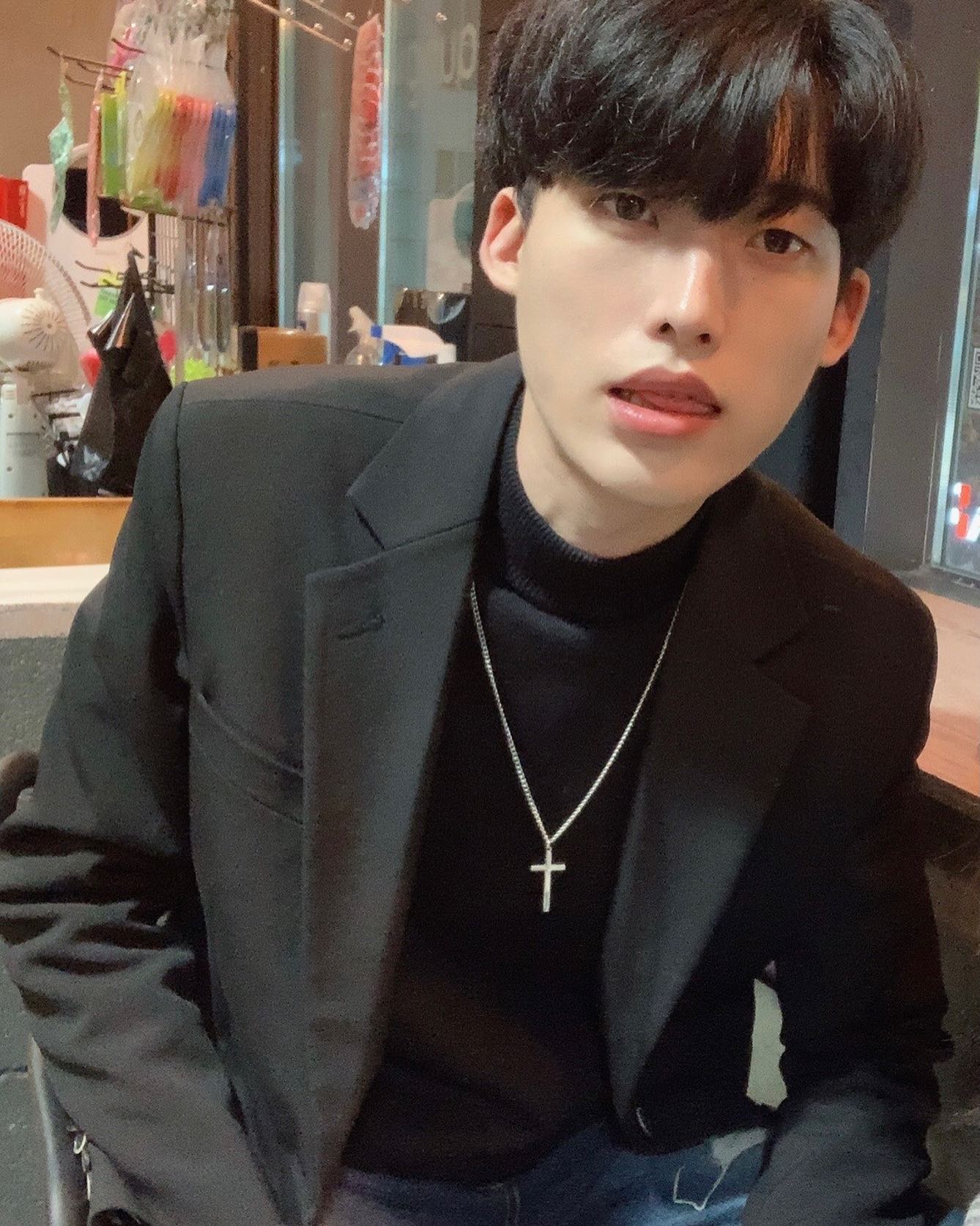 불과 2년 전..😋
혀는 좀 넣지;
