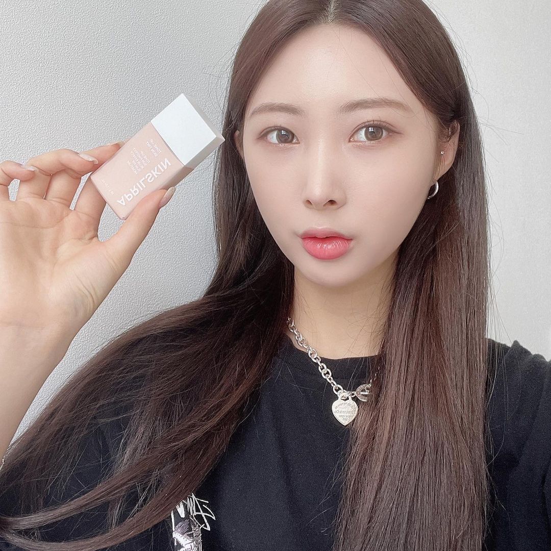 아수주 on Instagram: “#에이프릴스킨 #협찬 . . . 에이프릴스킨 톤업틴트입니다! 더운 여름에 답답한 파운데이션 제품보다 가볍게 사용하기 너무좋아요:) 선크림기능과 자연스러운 피부