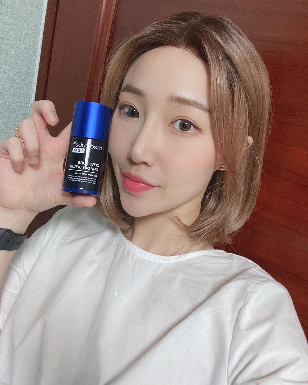 ʙᴇ ʏᴏᴜʀ ᴄʜᴇʀʀʏ🍒 on Instagram: “✨메디큐브 제로 모공 원데이 세럼✨ 작년부터 꾸준히 쓰던 메디큐브 제품라인들 모공 슈링크 공법으로 단 하루만에 모공을 타이트닝, 아하 AHA + 바