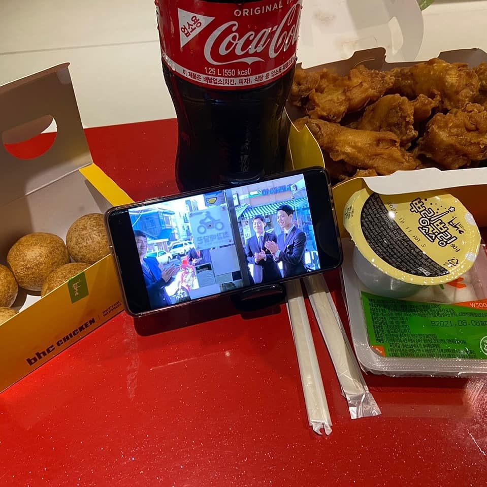 잇잼 on Instagram: “#협찬 [ 맥뷰 원터치 자석거치대 ] 너무너무 바빠서 요즘 게시글을 잘 못 올렸는데 처음으로 협찬이 들어왔어요! ( ੭ ̇ᗜ ̇ )੭ 맥뷰 원터치 자석거치대를 택배로 받아서