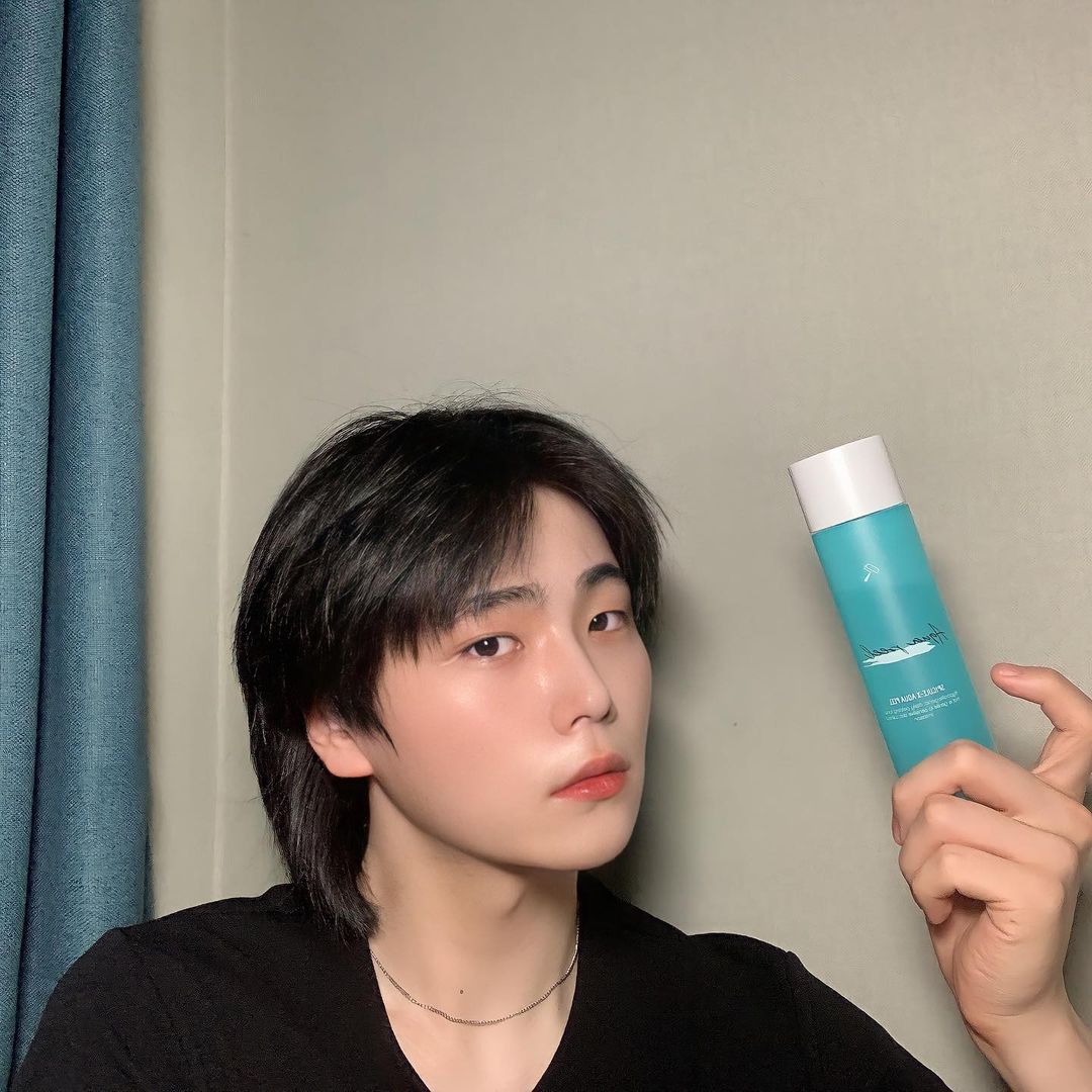 곽지민 on Instagram: “#협찬 [스피큘엑스] 아쿠아필 토너 자연에서 온 천연 각질 분해 성분이 함유되어 토너만으로도 편하게 각질케어가 가능한 친구에요 🍀 강원도 고성의 청정
