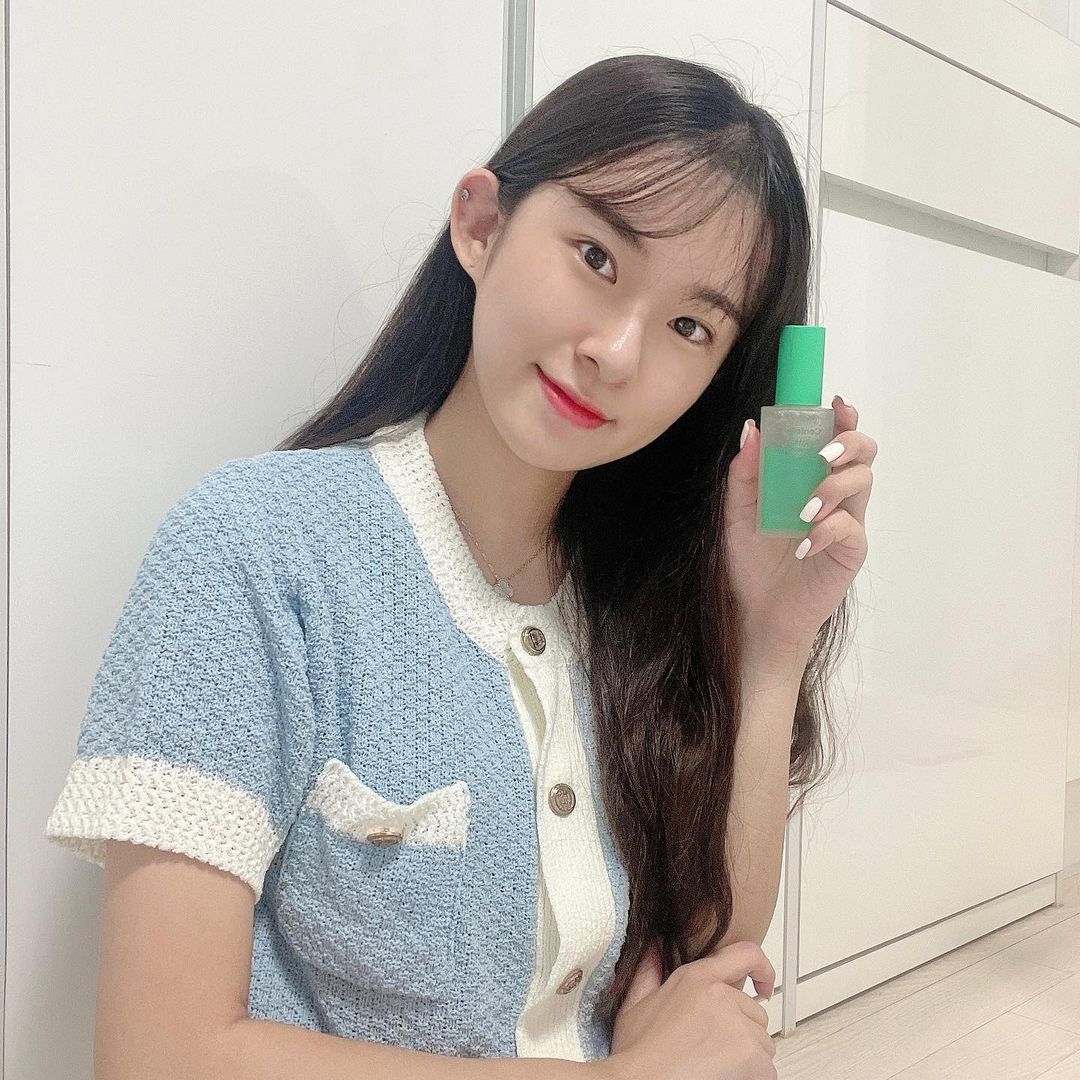  “#협찬 #솔직후기 겉피부, 속피부, 피부장벽 3가지 진정을 모두 담은 겉속벽 3중 진정 앰플 '트리플 카밍앰플' 🍃겉피부 진정효과 정제수 대신, 병풀의 유효성분들을 오롯이 추출한 병풀수가 85% 함유! 🍃속피부 진정효과 활성산소를 제거하는…”