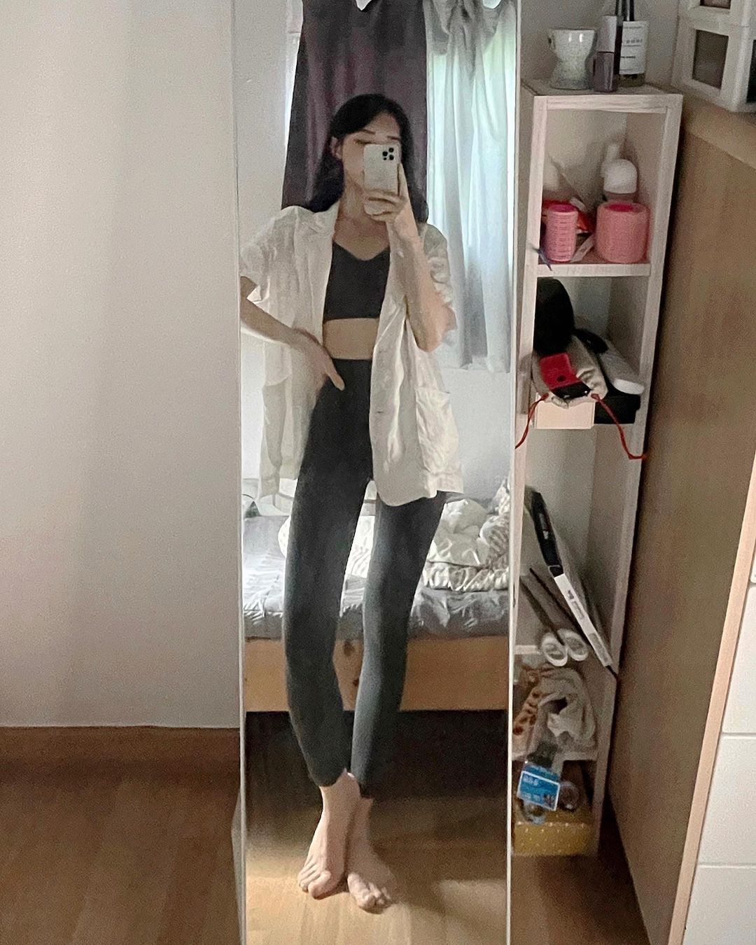 희진 on Instagram: “#협찬 하루 6시간씩 한 달 꾸준히 착용하면 셀룰라이트가 감소되는 친환경 원단의 착하고 예쁜 레깅스🤟🏻 다리 라인을 꽉 잡아줘서 좋아요 :) 뒷장 영상 참고 ! 판매처는