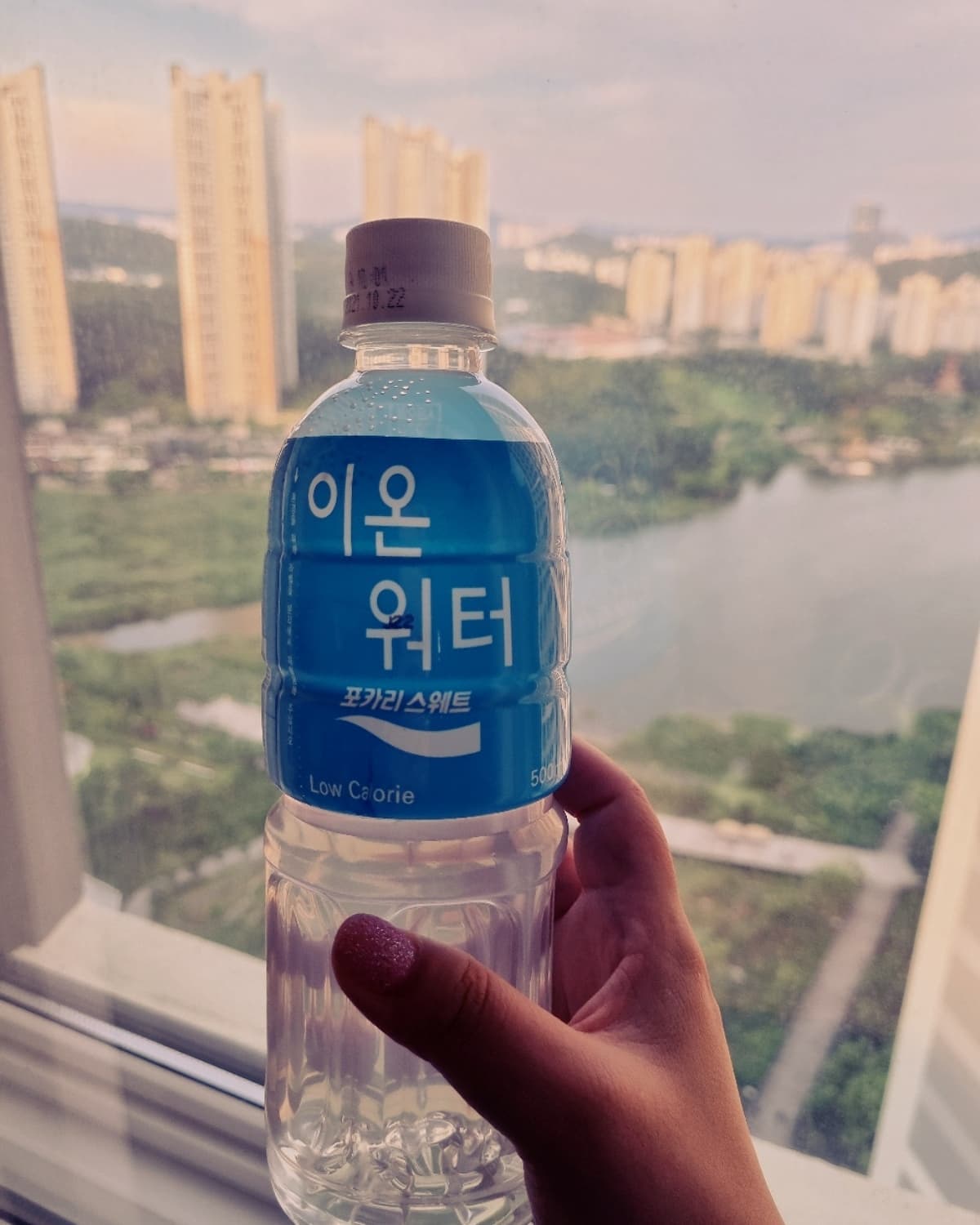 요즘 밖에 다니기엔 너무 덥기도 하고 조심해야 하니까!

집에서 건강하게 있으려면 가장 신경써야하는건 바로 수분~

500ml에 55kcal 완전 저칼로리,
물보다 맛있는건 누구나 아는 사실!

이 시국에 확찐자 되지말고 포카리스웨트 마시면서 수분 충전도 하고 몸매 관리도 해야지!

[포카리스웨트 추천인 코드]
INFLUENCER10

“동아오츠카 자사몰 회원가입 시 그룹코드에 기재하면 이온워터 17,900원으로 셋팅됩니다”

#협찬#포카리스웨트#이온음료#stayhealthy