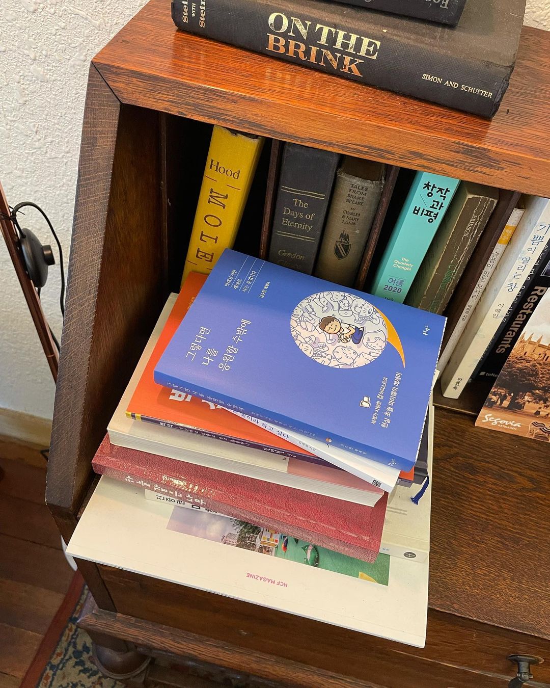 𝗝𝗜 𝗛𝗘𝗘 on Instagram: “ʕु"̮ ʔु📚 #협찬 ⠀ : 그렇다면 나를 응원할 수밖에 _ 김수민작가 ⠀ 책의 파란 표지에 적혀있는 책의 제목이 마음을 간지럽혔다. 내면은 파란만장한 삶을