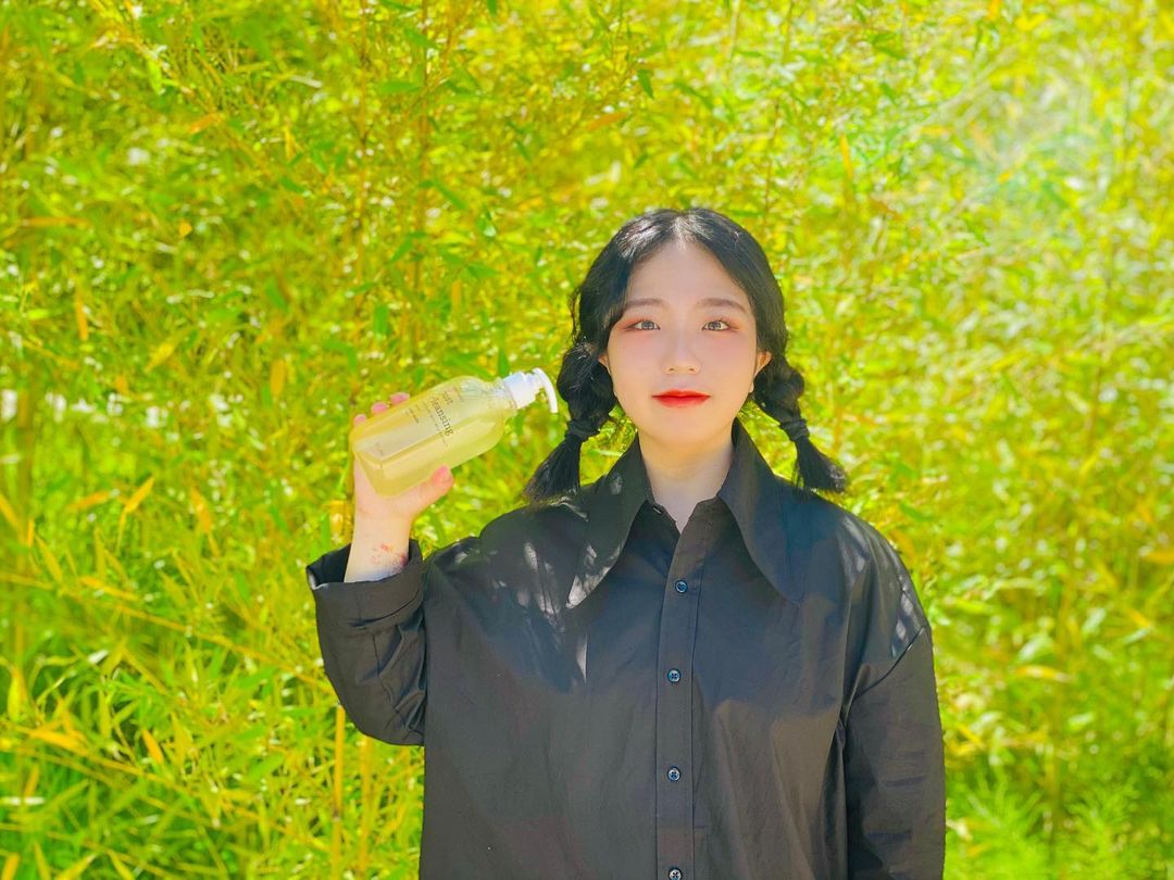  “- 이번에 개인적으로 사진 엄청 잘나온거 같아요 '◡' 블랙 컨셉의 쪼꼬미네는 어떤 것 같으신가요 ? 📸 오늘을 기점으로 힙한…”