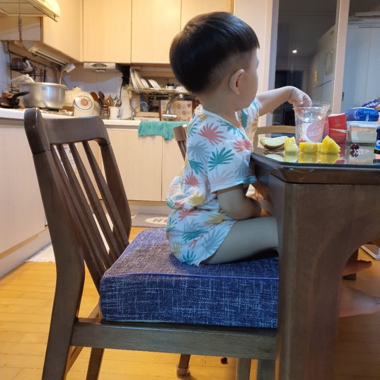 유아 키높이 방석 방콕연구소 높은 방석으로 아기도 편하게 식사해요!