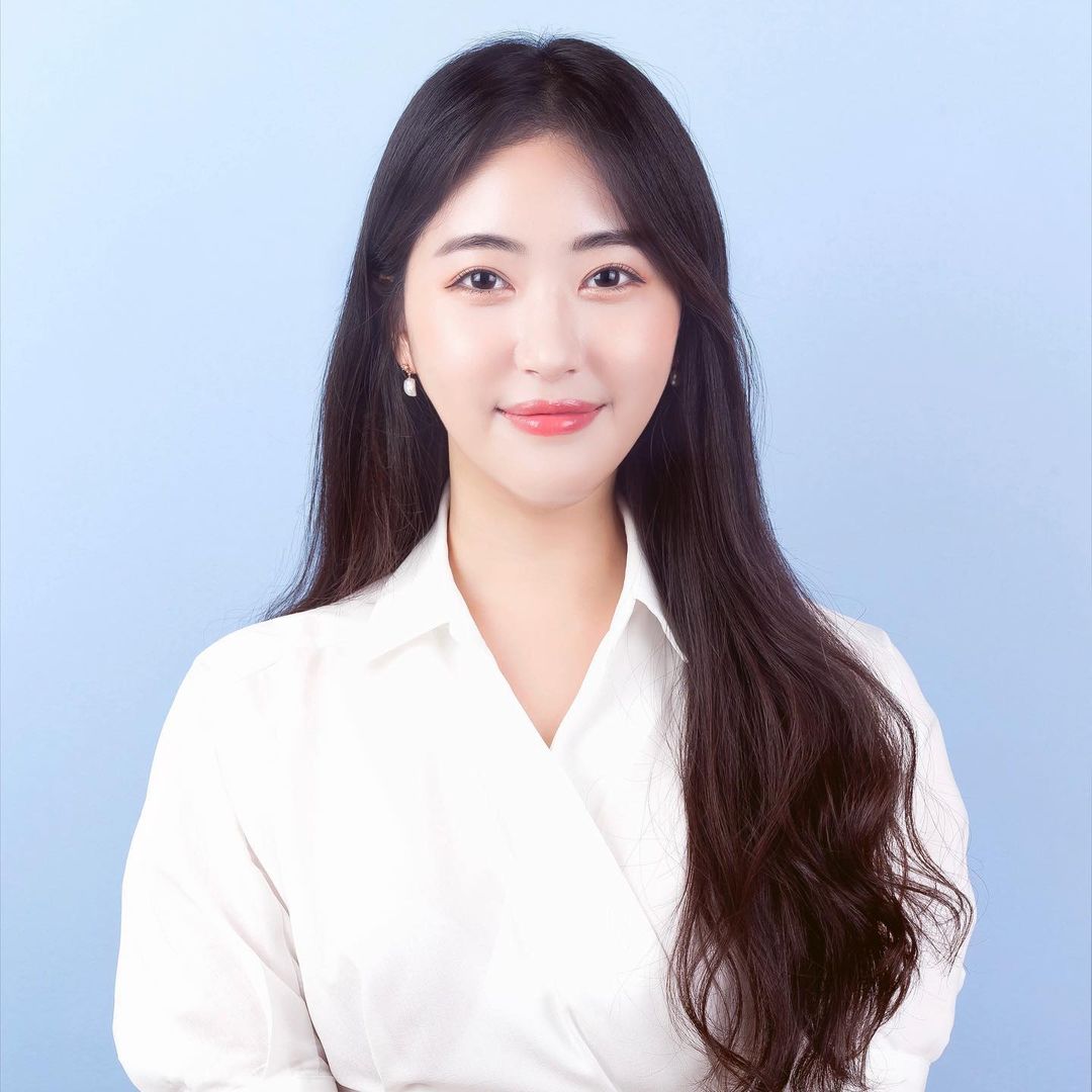야미 on Instagram: “#포토위크 📍 서울 마포구 연희로1길 19 이번에 민증사진을 바꾸려고 연남동에서 증명사진 찍고왔어요✌️ 1:1 로 보정해주는 사진관으로만 찾다가 포토위크로 온건데 진