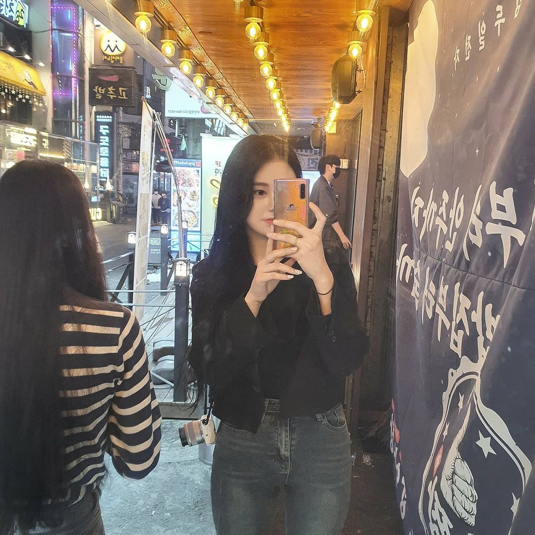 민영 on Instagram: “#막짱야시장 딸기 소주 필수🍓 . . . #협찬 #블로그 #부천 #부천역맛집 #부천역 #부천역술집 #부천역놀거리 #부천데이트 #부천술집추천 #시흥 #이색술집 #술스타그램 #부천술